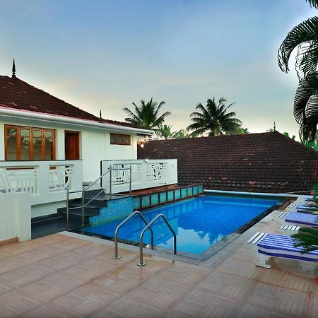 Hotel Triveny River Palace Alappuzha Zewnętrze zdjęcie