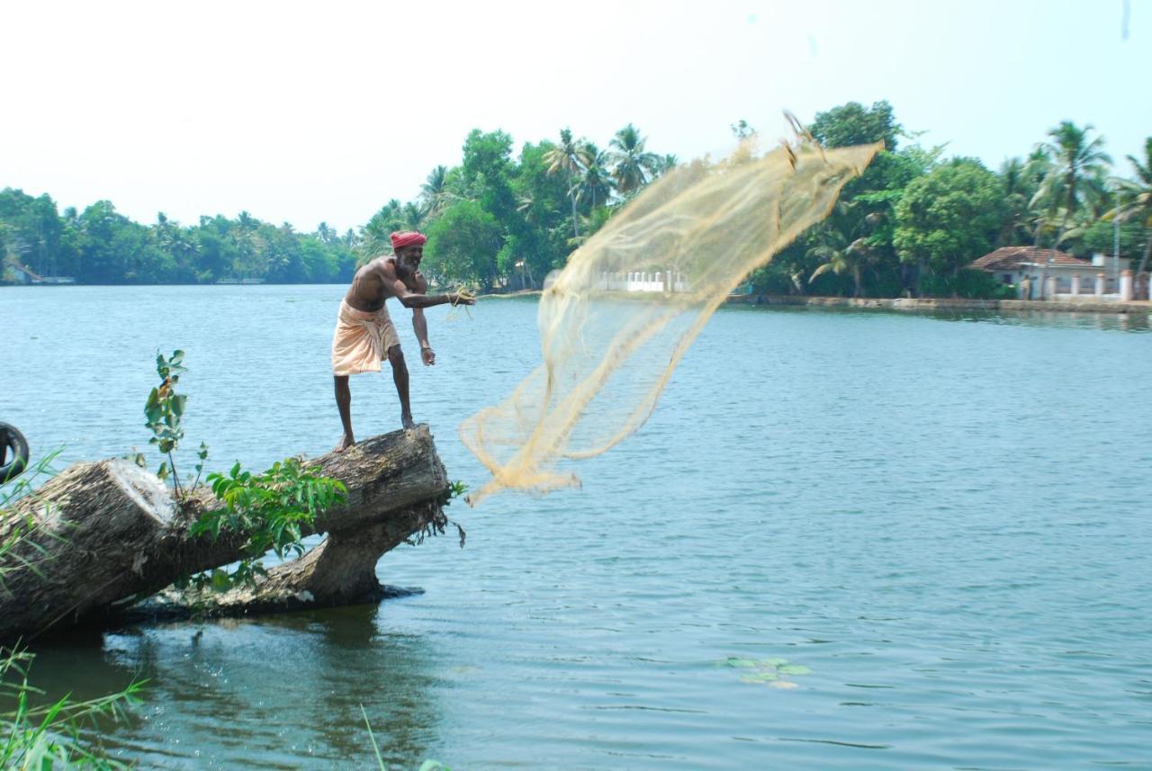 Hotel Triveny River Palace Alappuzha Zewnętrze zdjęcie