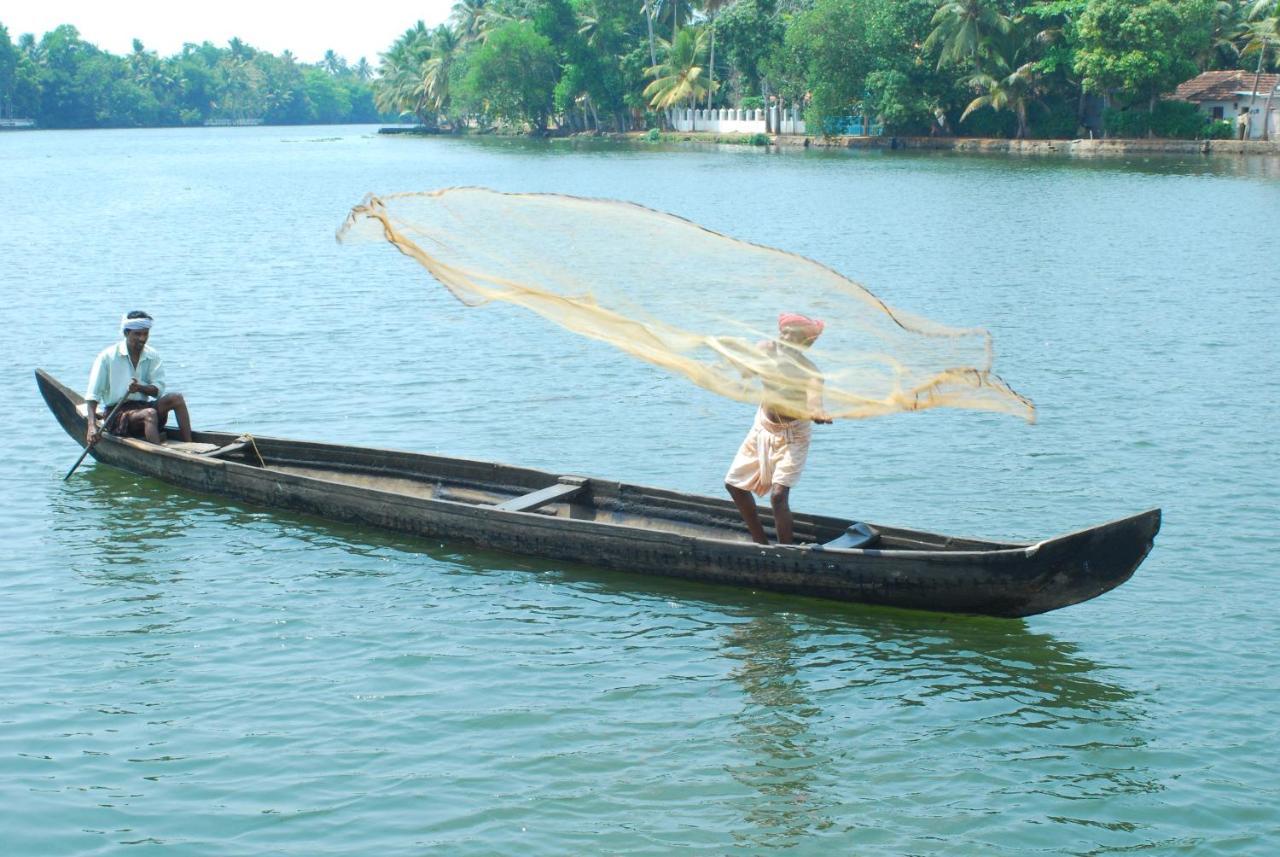 Hotel Triveny River Palace Alappuzha Zewnętrze zdjęcie