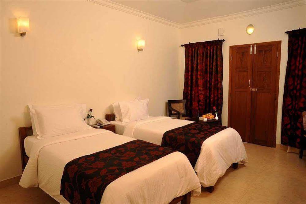 Hotel Triveny River Palace Alappuzha Zewnętrze zdjęcie