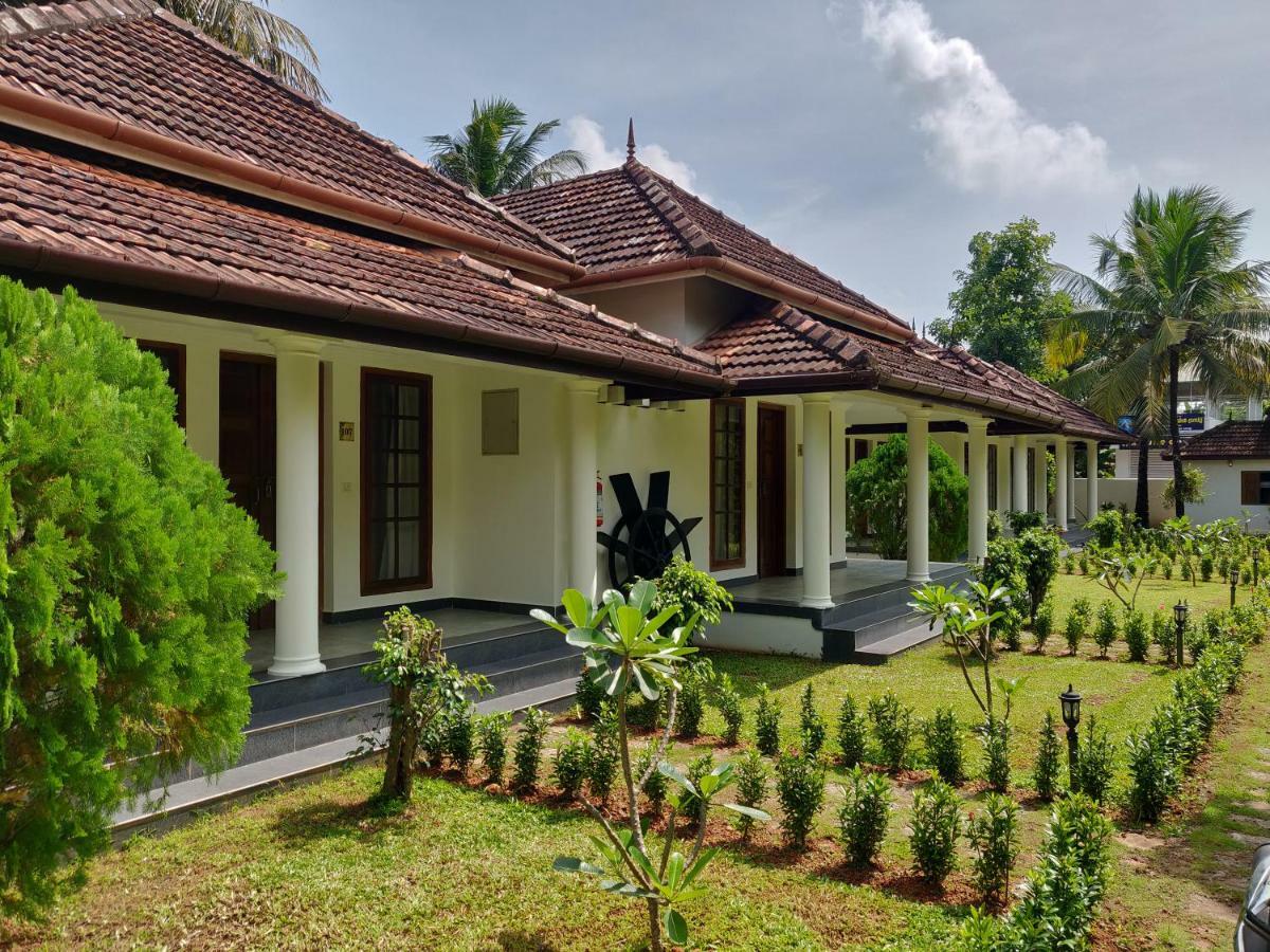 Hotel Triveny River Palace Alappuzha Zewnętrze zdjęcie