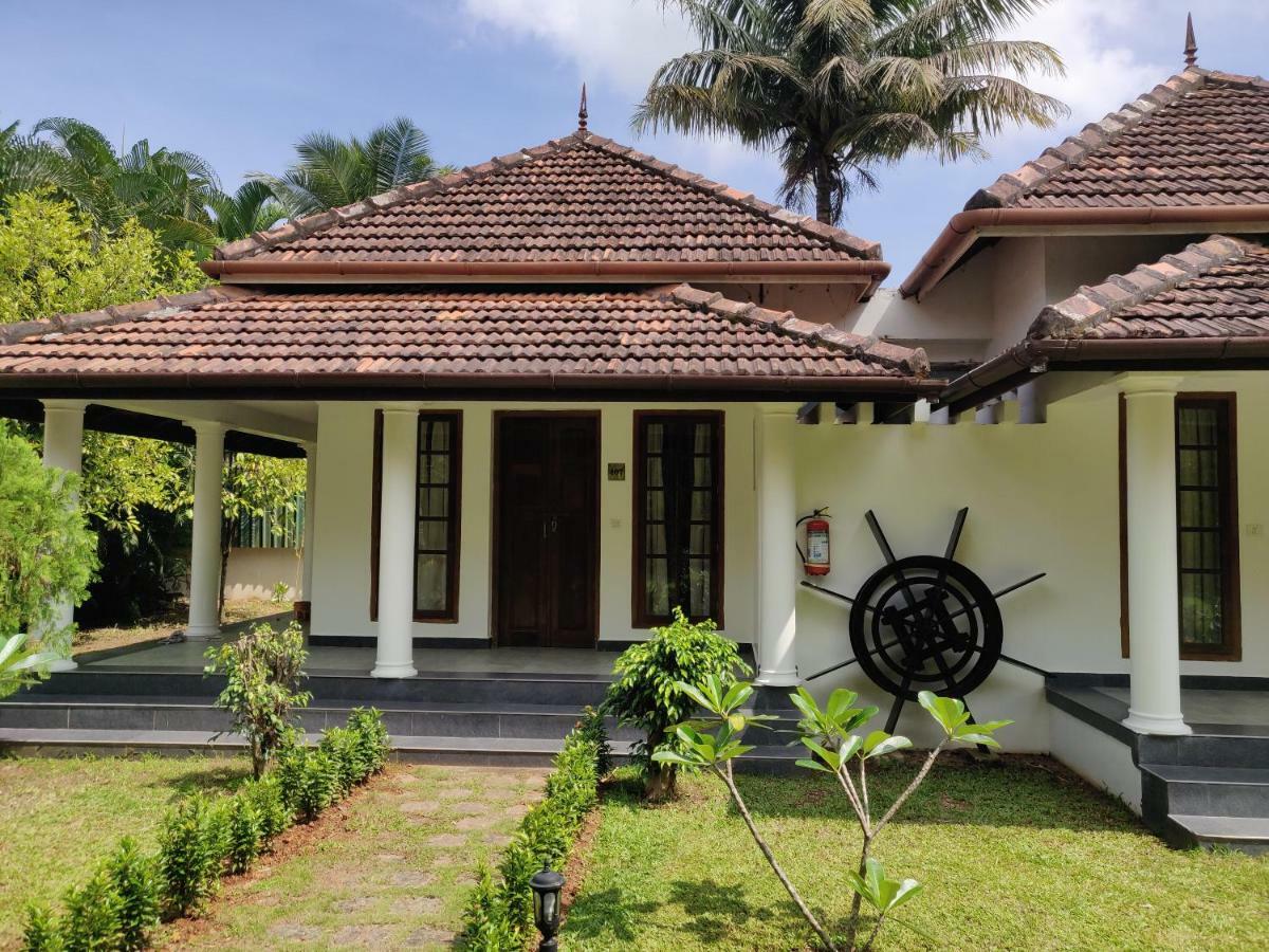 Hotel Triveny River Palace Alappuzha Zewnętrze zdjęcie