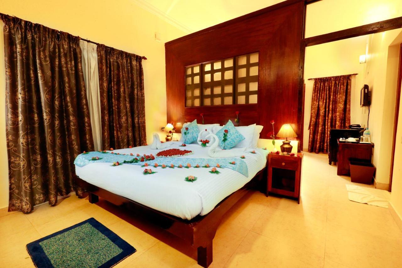 Hotel Triveny River Palace Alappuzha Zewnętrze zdjęcie