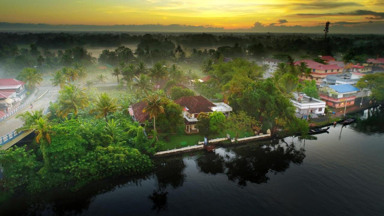 Hotel Triveny River Palace Alappuzha Zewnętrze zdjęcie