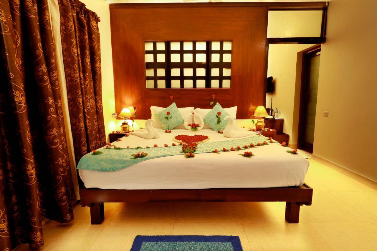 Hotel Triveny River Palace Alappuzha Zewnętrze zdjęcie