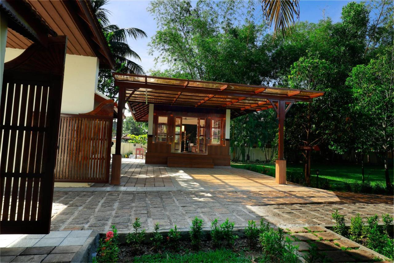 Hotel Triveny River Palace Alappuzha Zewnętrze zdjęcie