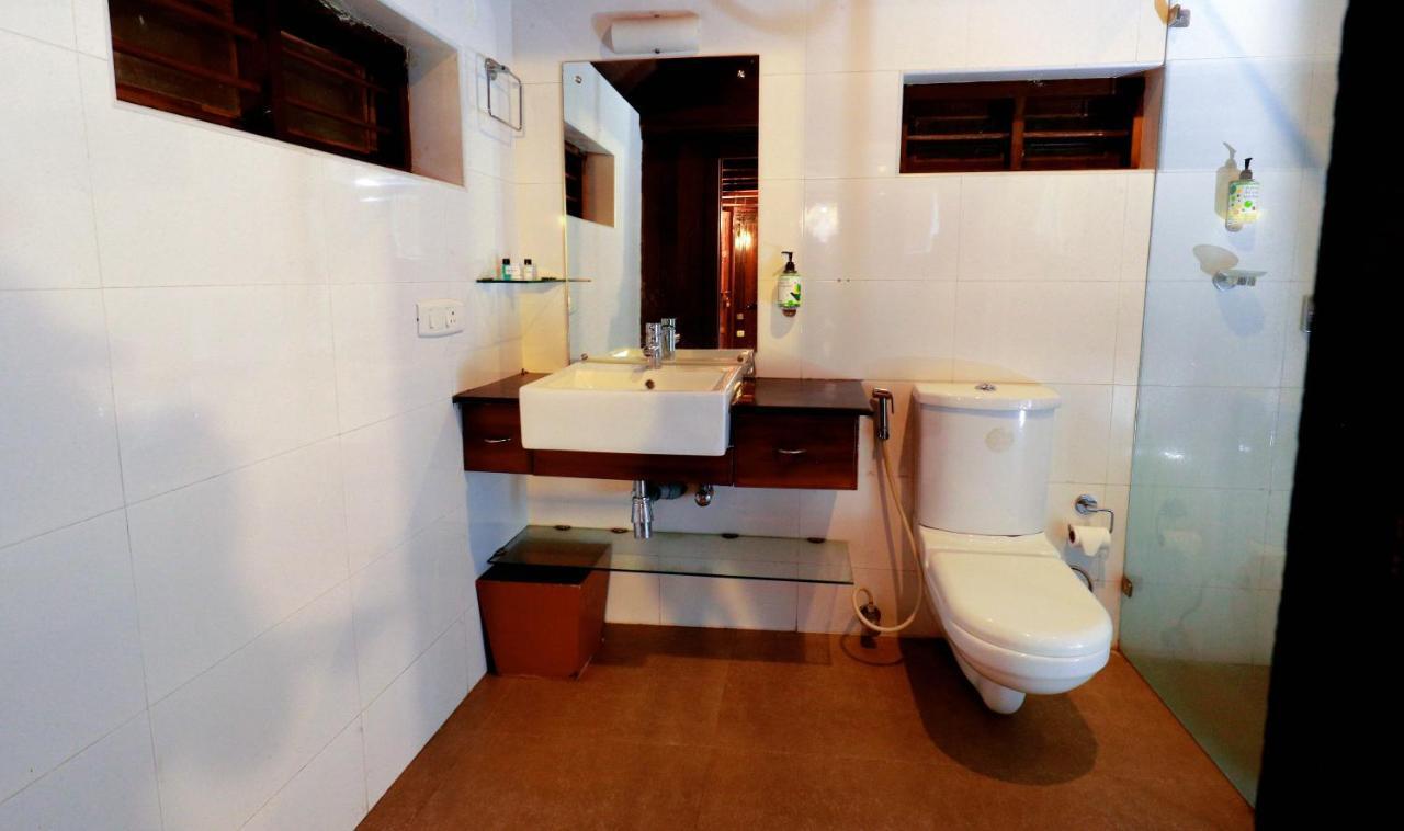 Hotel Triveny River Palace Alappuzha Zewnętrze zdjęcie