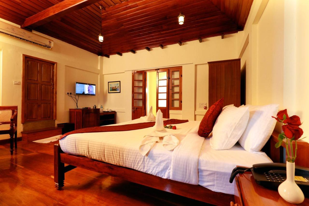 Hotel Triveny River Palace Alappuzha Zewnętrze zdjęcie