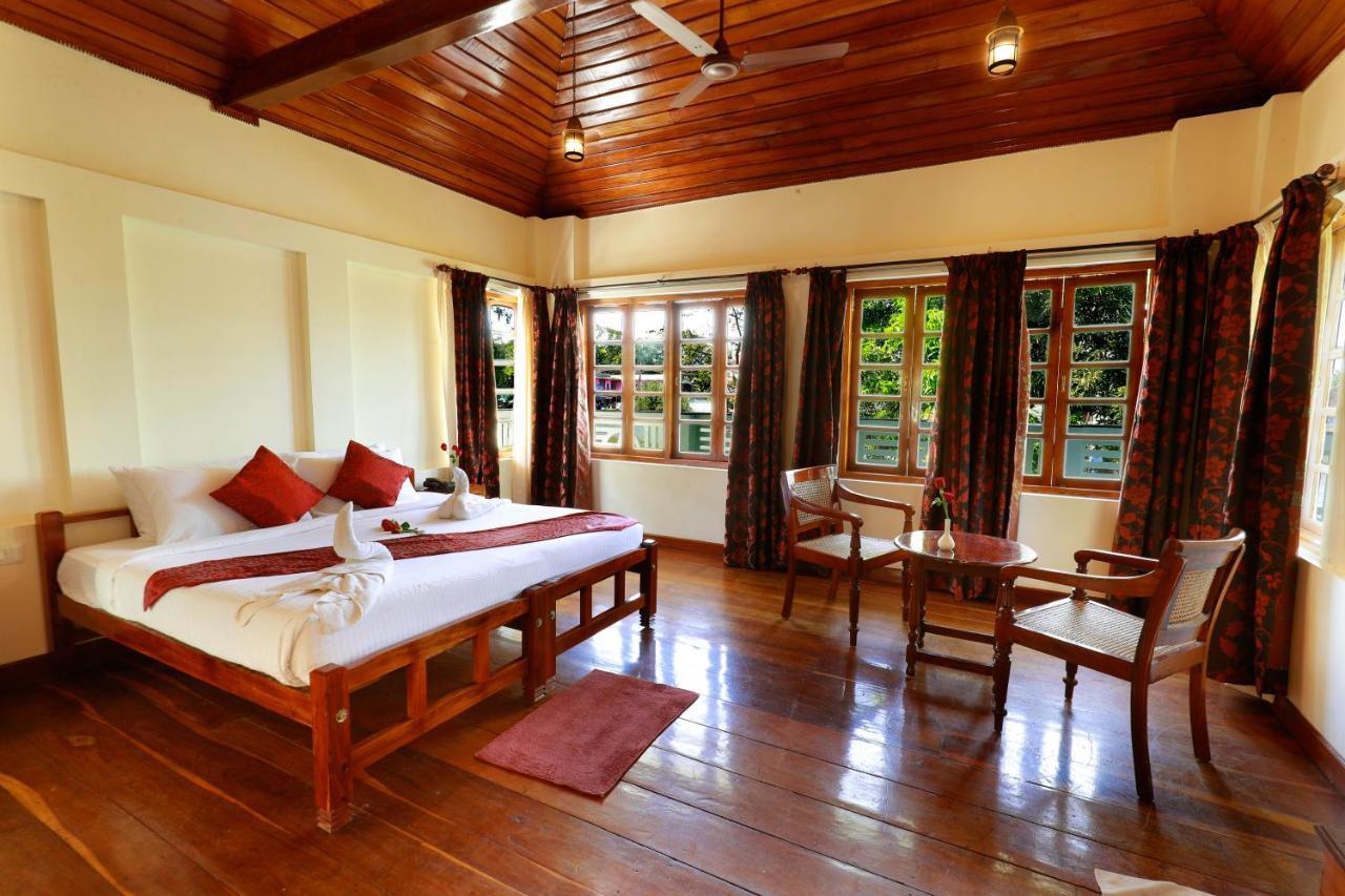 Hotel Triveny River Palace Alappuzha Zewnętrze zdjęcie