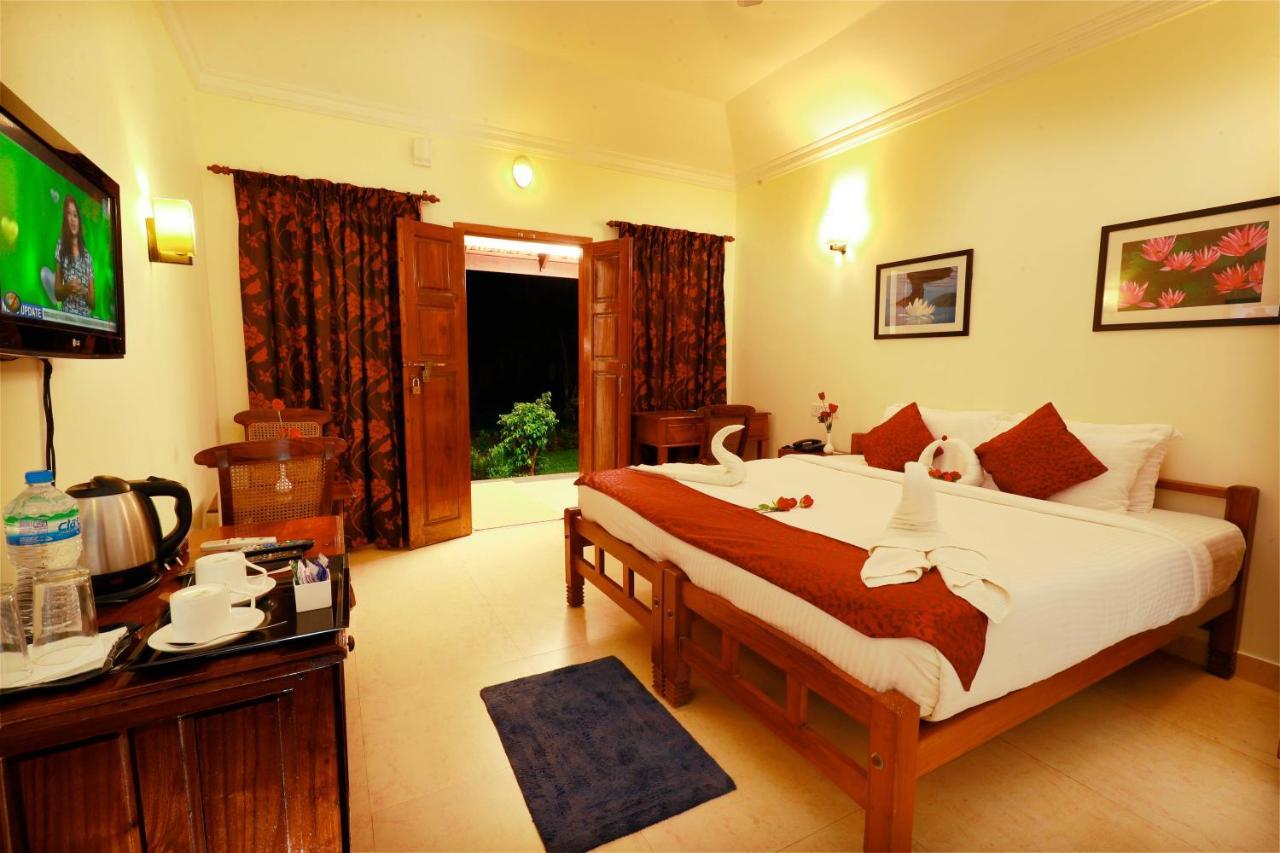 Hotel Triveny River Palace Alappuzha Zewnętrze zdjęcie