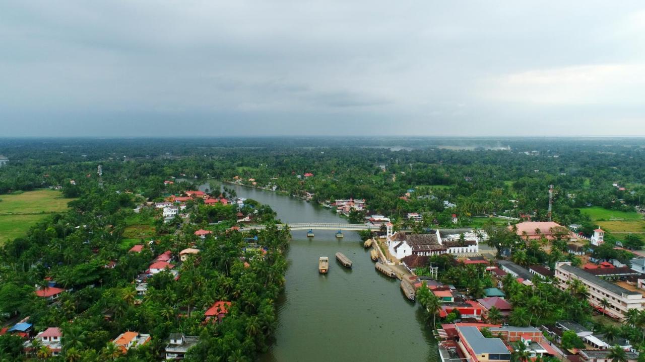 Hotel Triveny River Palace Alappuzha Zewnętrze zdjęcie