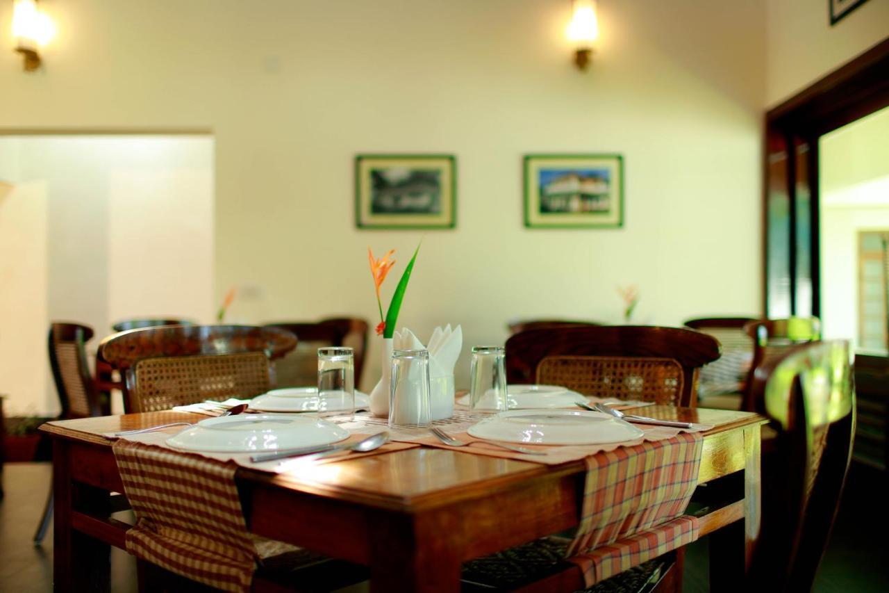Hotel Triveny River Palace Alappuzha Zewnętrze zdjęcie