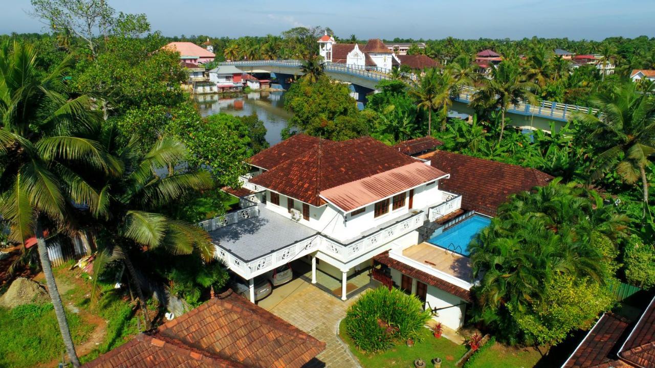 Hotel Triveny River Palace Alappuzha Zewnętrze zdjęcie