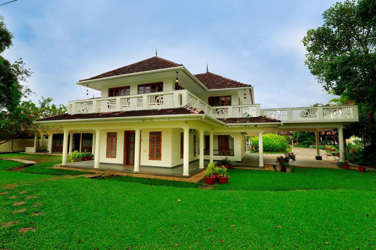 Hotel Triveny River Palace Alappuzha Zewnętrze zdjęcie