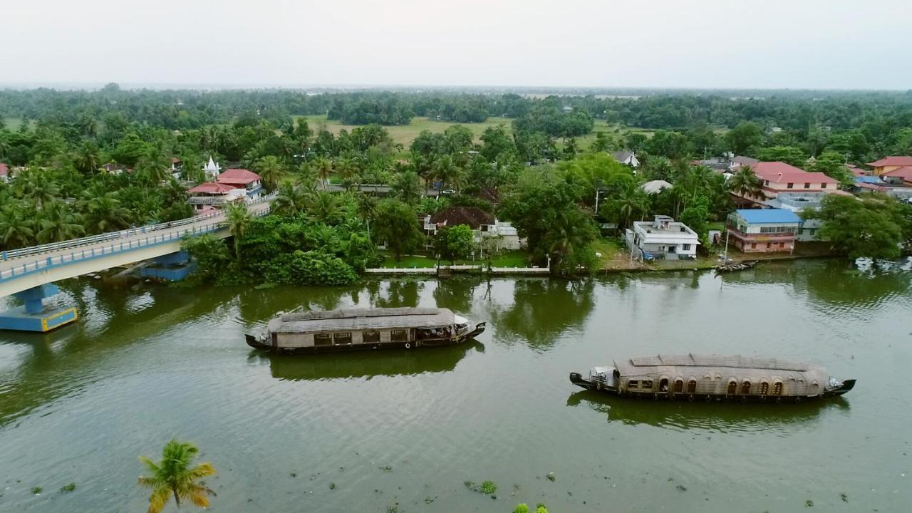 Hotel Triveny River Palace Alappuzha Zewnętrze zdjęcie