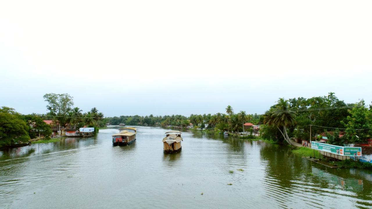Hotel Triveny River Palace Alappuzha Zewnętrze zdjęcie